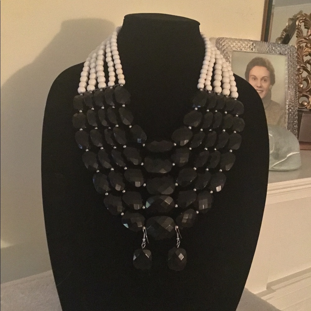 5 Strand Blk And White Necklace